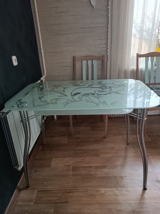 Стол обеденный  б/у