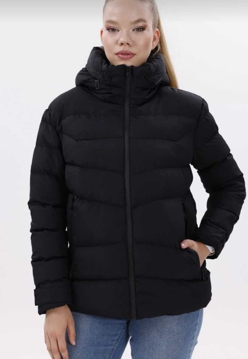 Черно дамско пухено яке с качулка