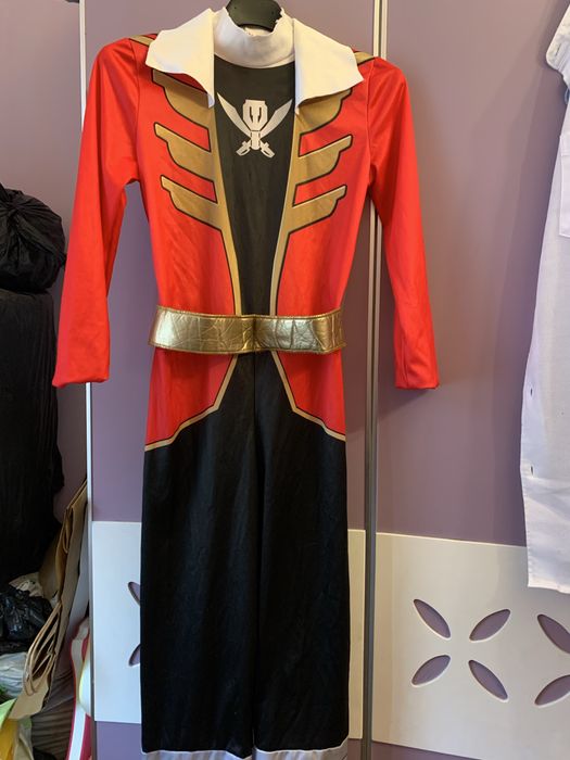 Пиратски костюм подходящ за празник