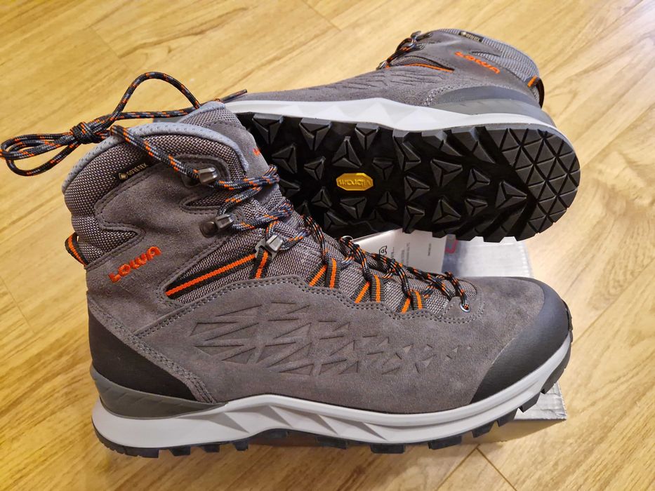 Lowa Goretex waterproof, Made in Germany, masuri 44-45