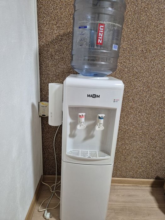 Dozator apa aproape nou !