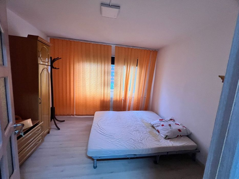 De închiriat sau de vânzare