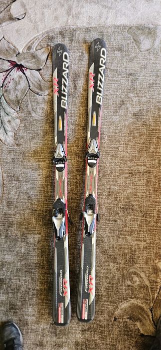 Skiuri Blizard Firebird XR