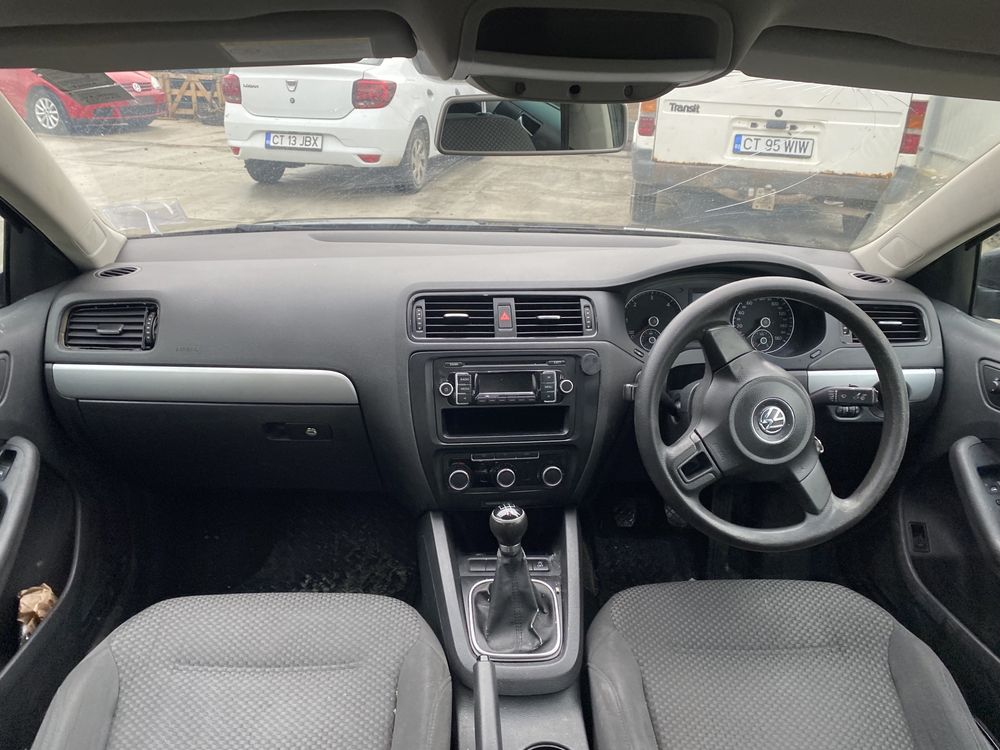 Dezmembrez Vw jetta 1.6 CAYC