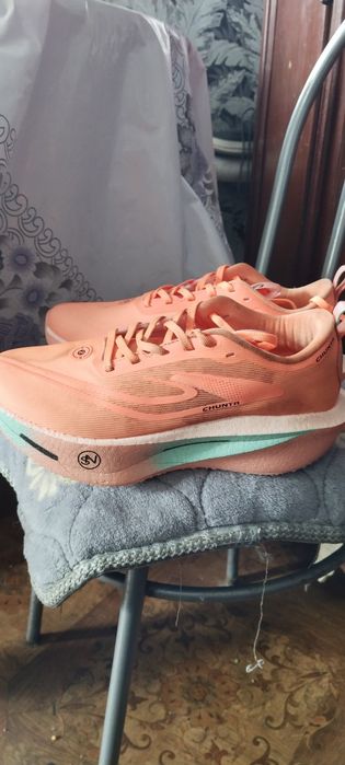 Продам кроссовки