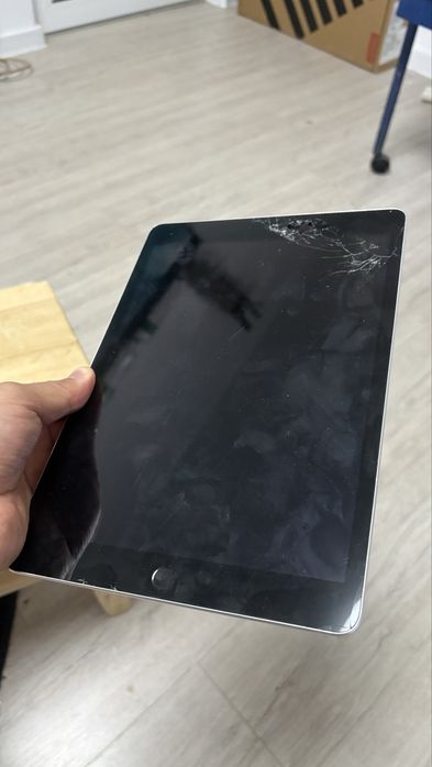 iPad 9th Gen A2602 Neverlock 64 GB-Face ID OK-Baterie 94%-Vezi Anunt-