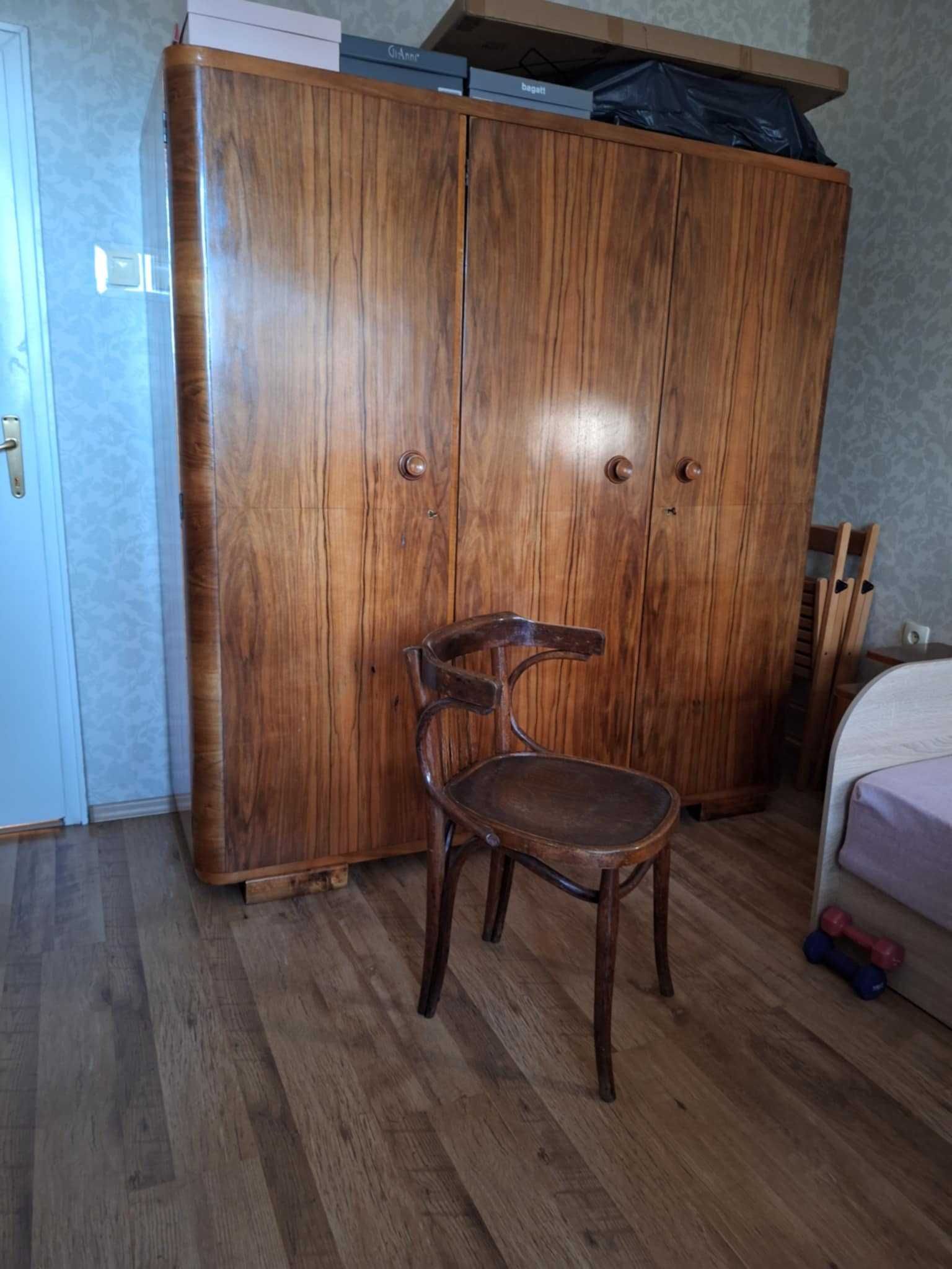 Ретро гардероб от орех, шкаф и стол