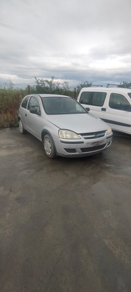 Dezmembrez Opel Corsa C
