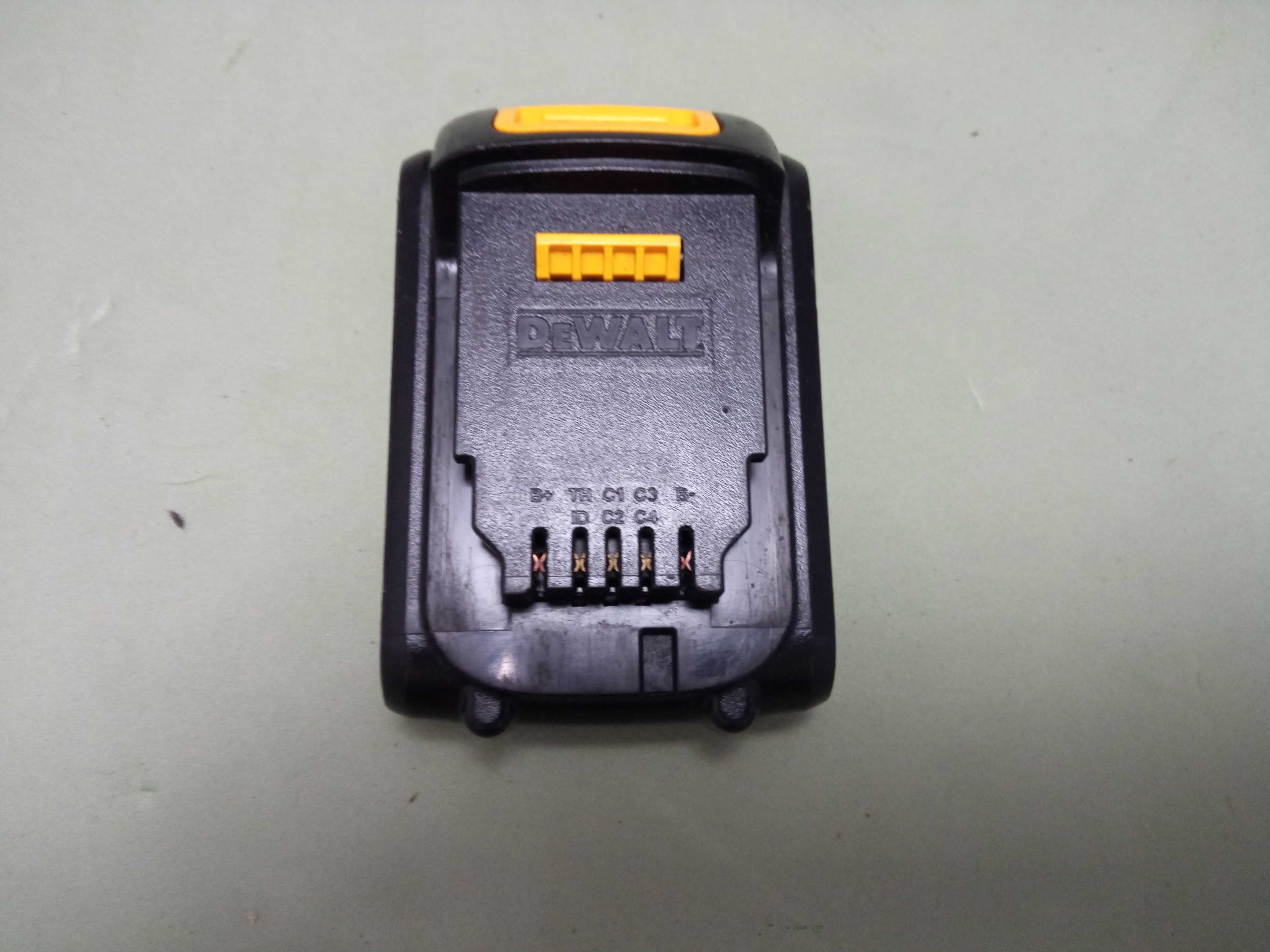 Acumulatori Dewalt 10.8v, 18v  etc second sau noi