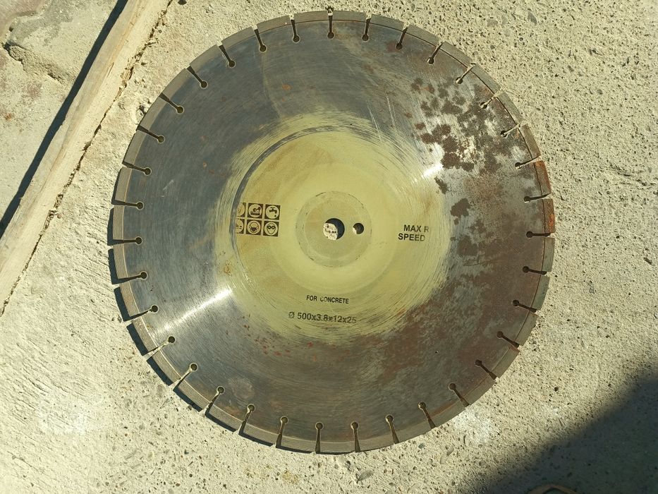 Vând disc de tăiat beton