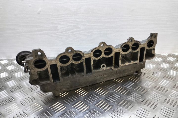 Galerie admisie  cu clapete 2.0 tdi 03g129713h Audi A4 B7