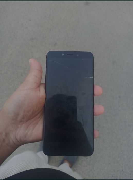 Redmi 6 x oynasi singan
