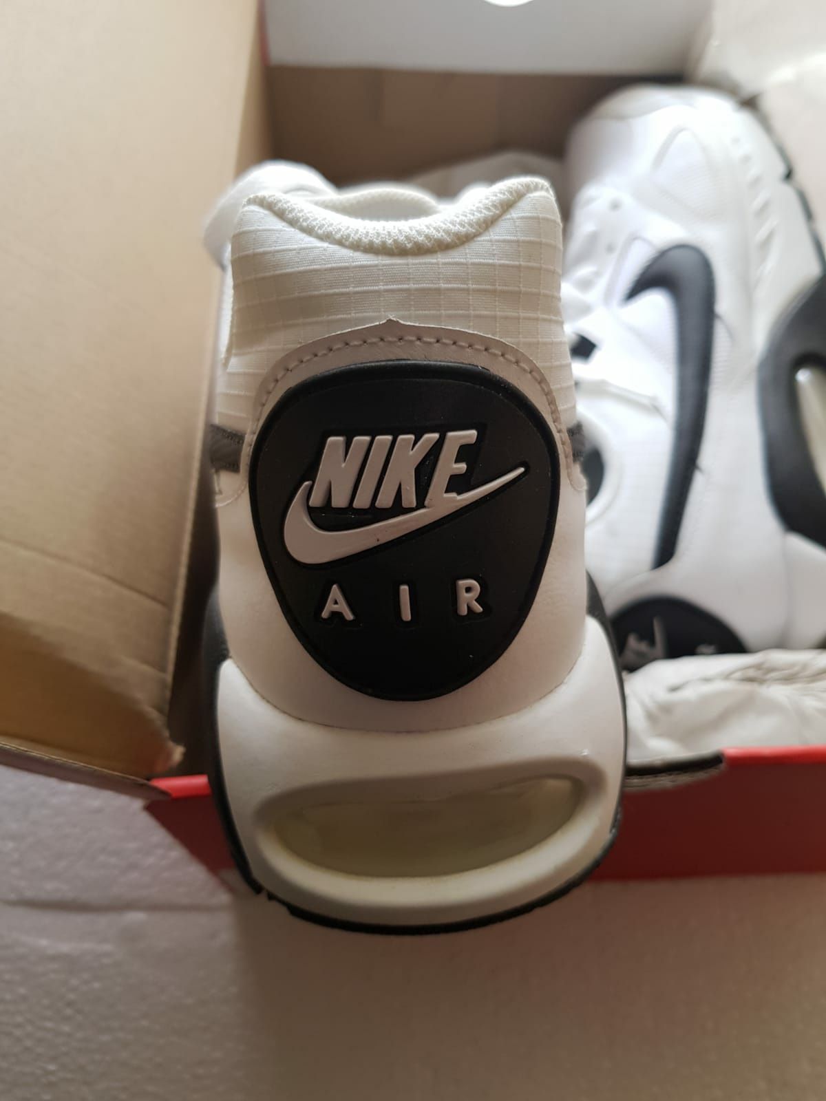 Vand Nyke AirMax 46 Noi Originali 100% cumpărați din Anglia 150 Lire