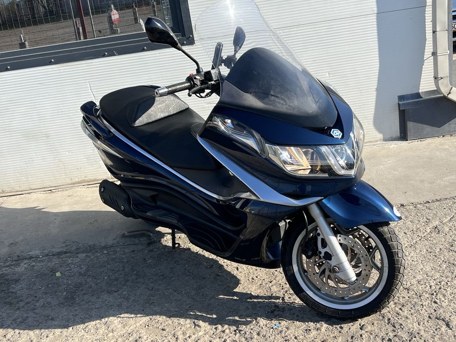 Scuter Piaggio X10 125cm CAT B