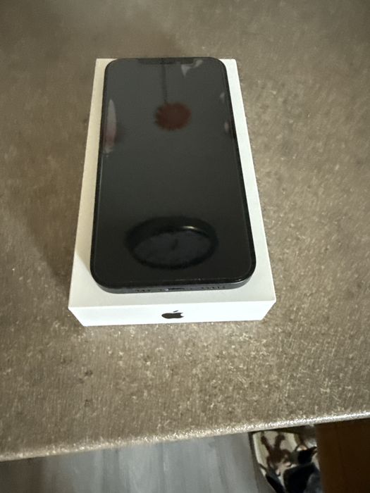 Vand Iphone 12 negru , 83 baterie