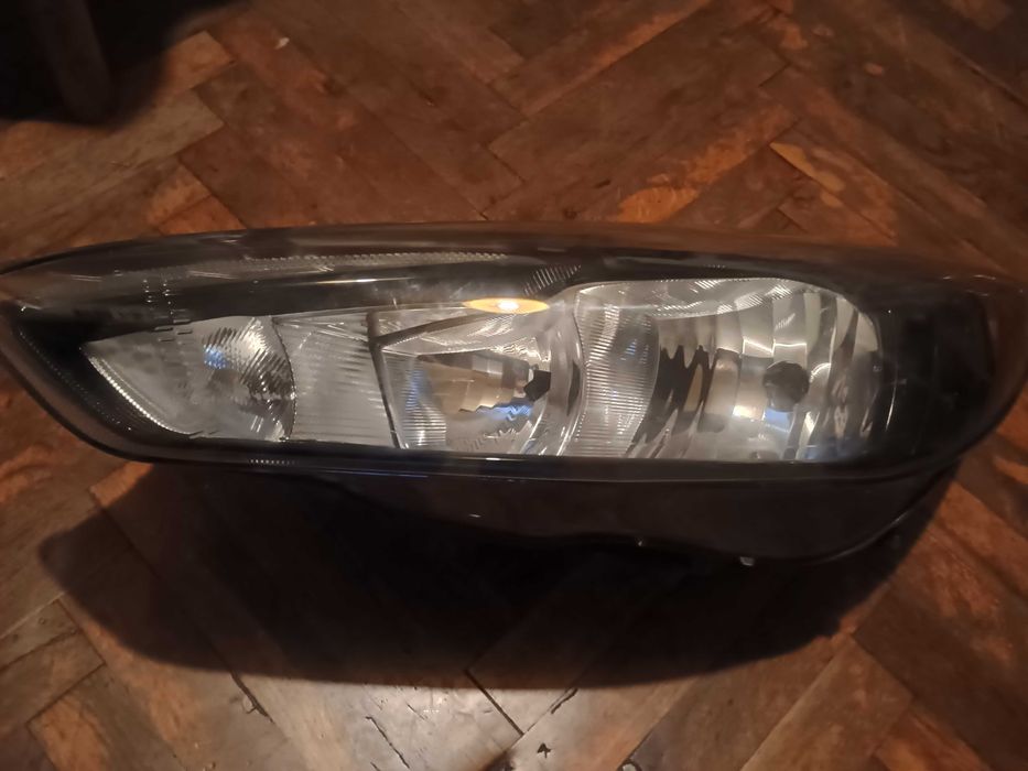 Фар Ford Focus Mk3 Нормално с LED LH F1EB-13W030
(0)