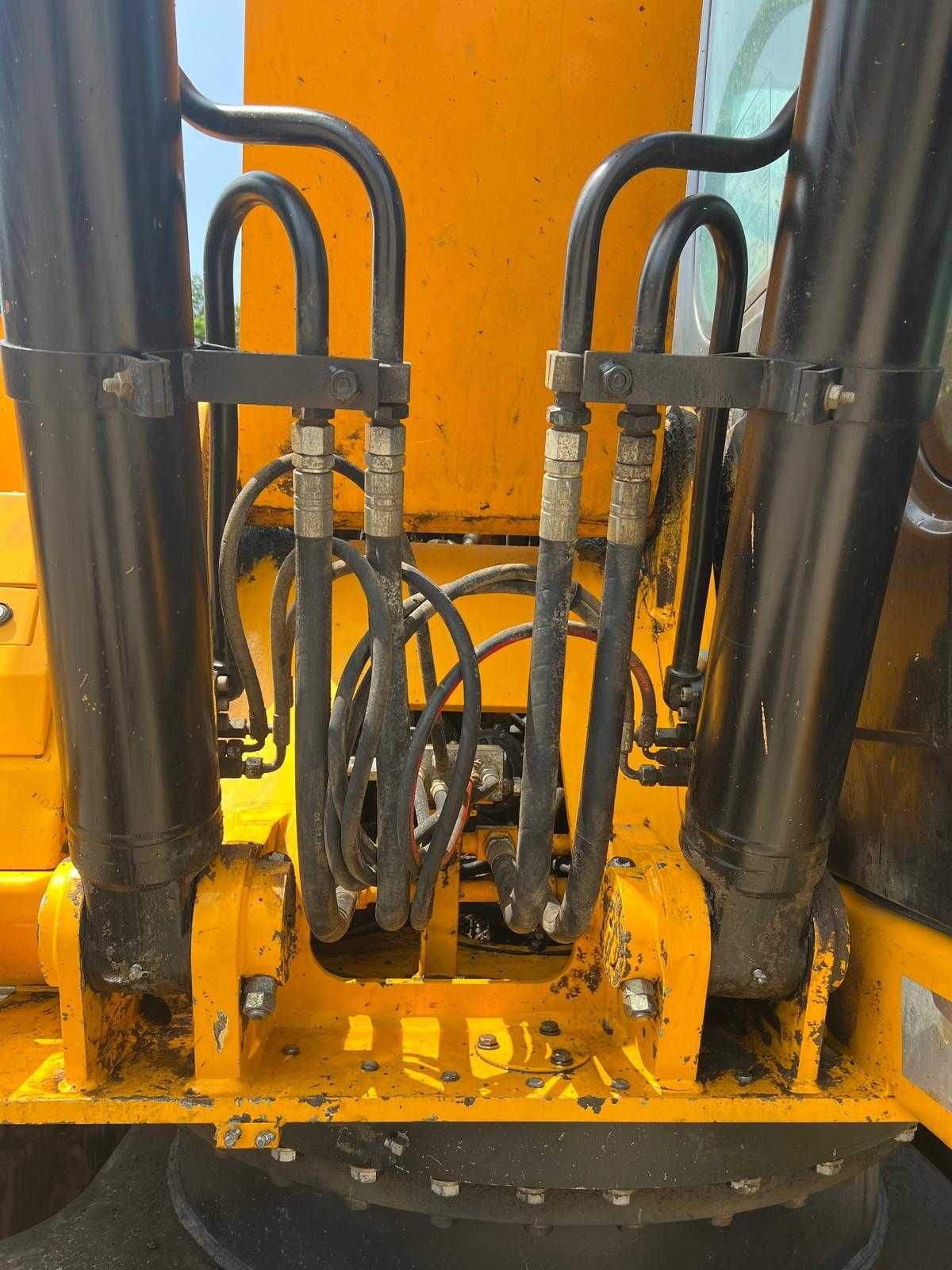 Excavator JCB 220