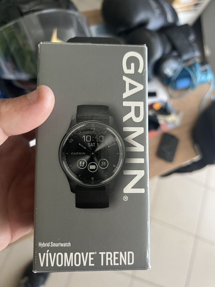 Часовник Smartwatch Garmin vivomove Trend, WW, Silicone, Black