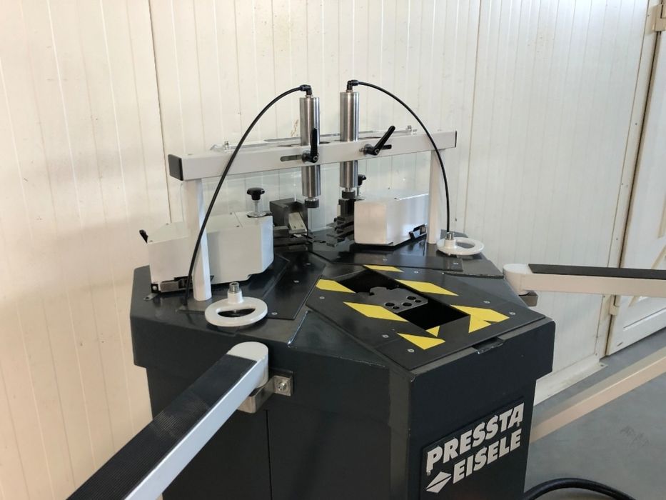 Автоматична ъглонабивна машина Pressta Eisele 2000 за дограма