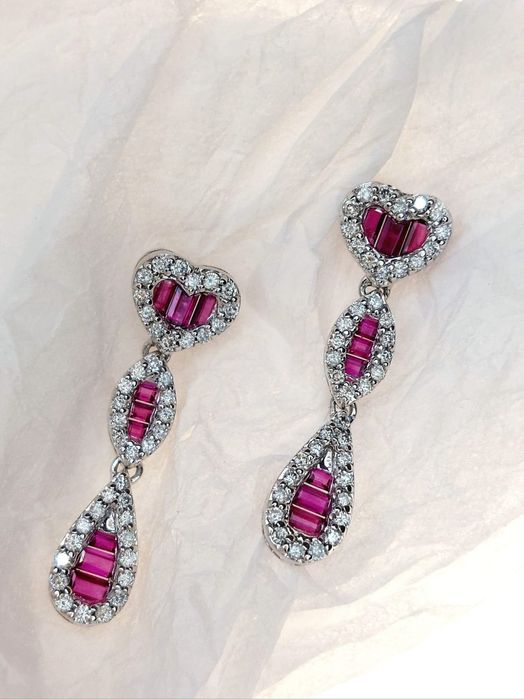 Нежные золотые серёжки с брилиантами и рубинами