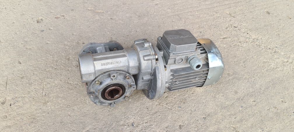 Motoreductor motor cu reductor