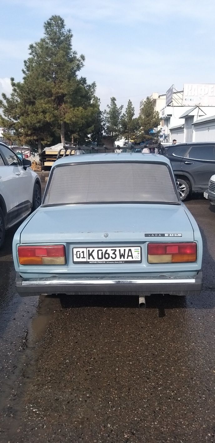 Vaz 2107 sotiladi