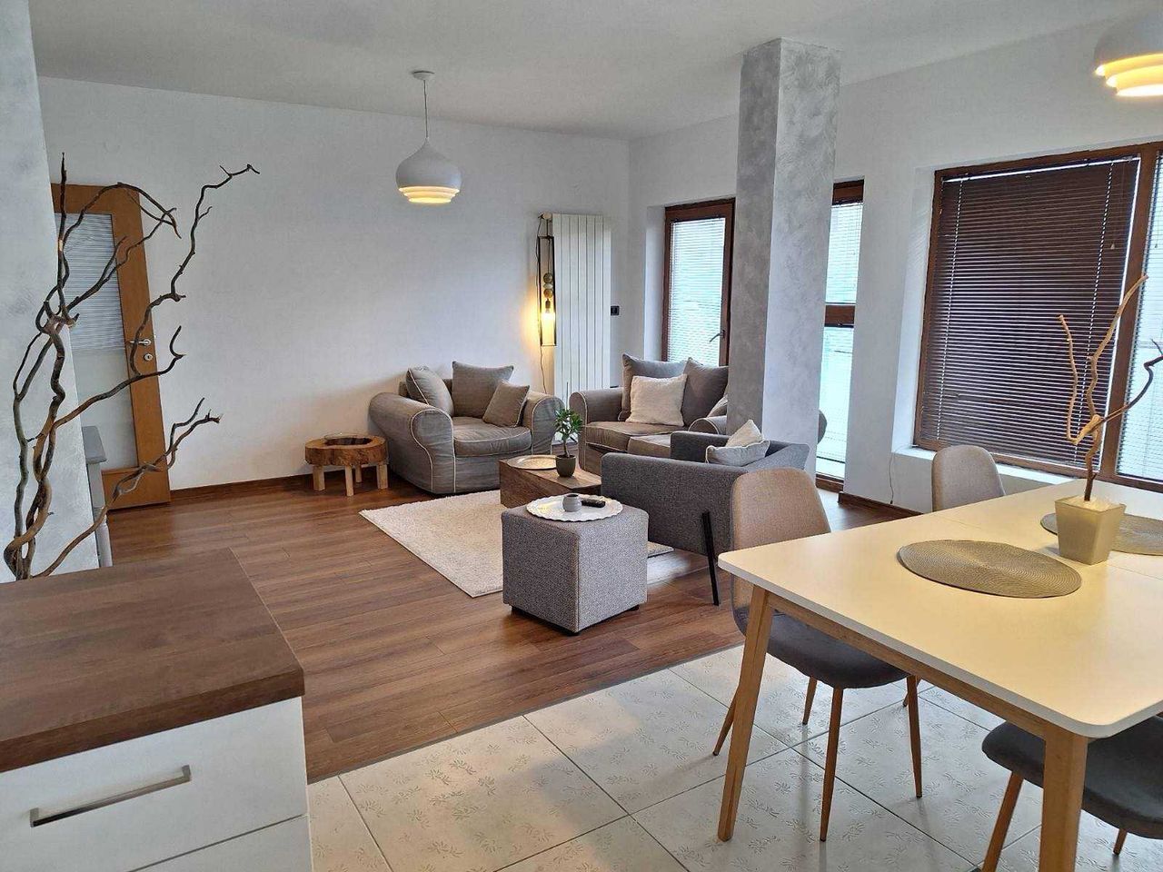 Дава се под наем Тристаен апартамент в София, Лозенец - 111 кв.м за 1150 € - Снимка #1