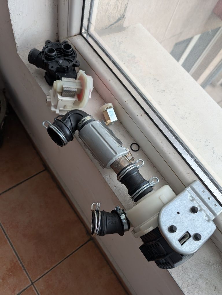 Продавам съдомиялна Beko DIS5831 45см