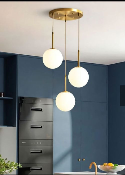 Lustra noua cu 3 globuri si ornament auriu!