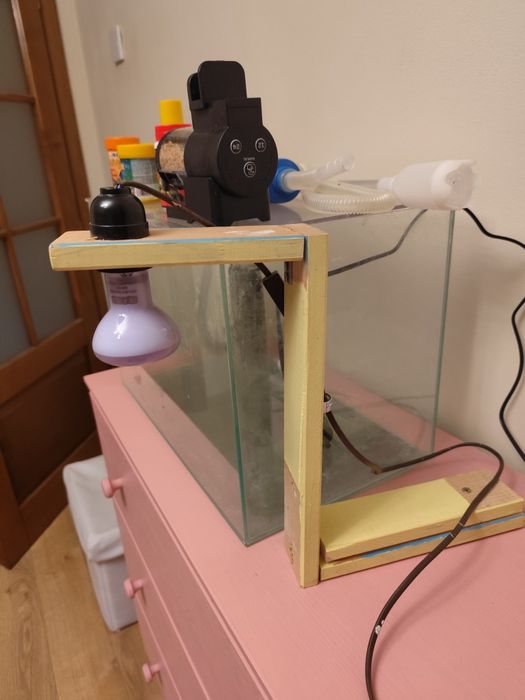 Vând acvariu complet echipat