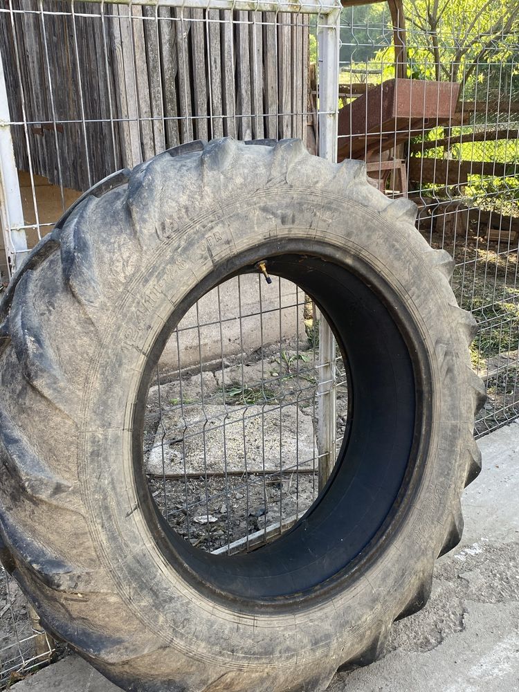 Vand cauciucuri de tractor folosite