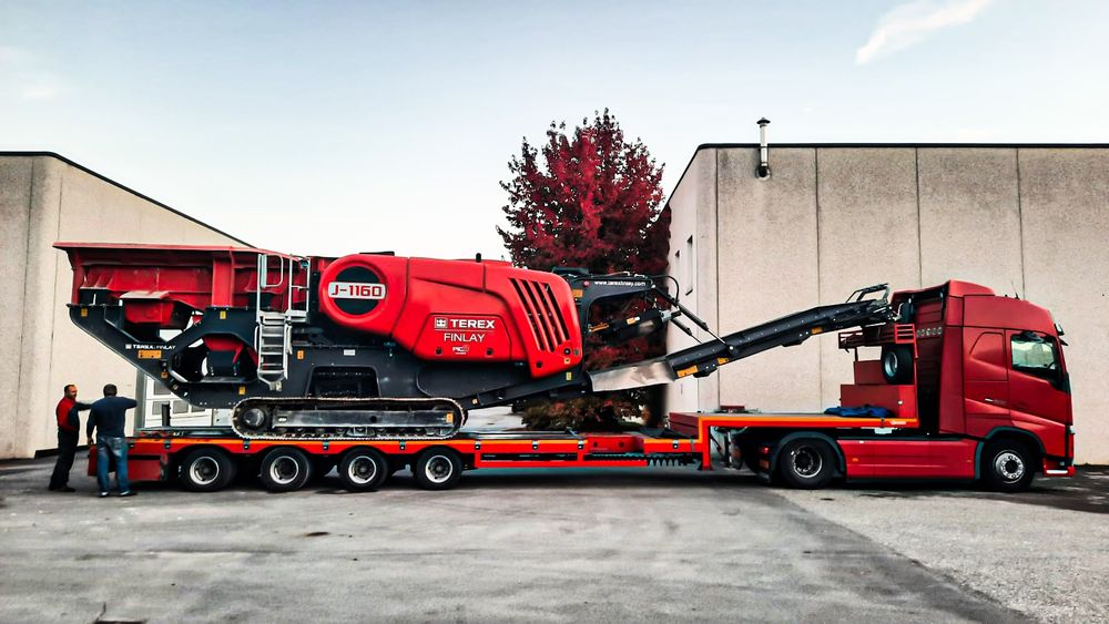 Inchiriez Concasor mobil cu falci pe senile Terex