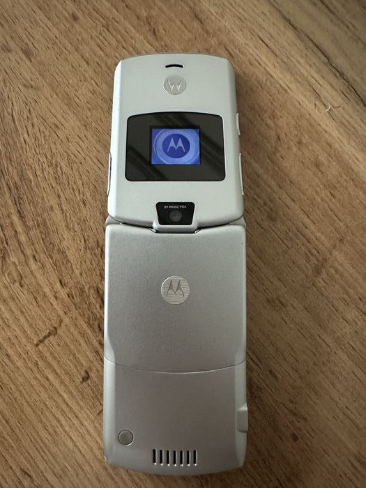 Ретро Motorola RAZR V3