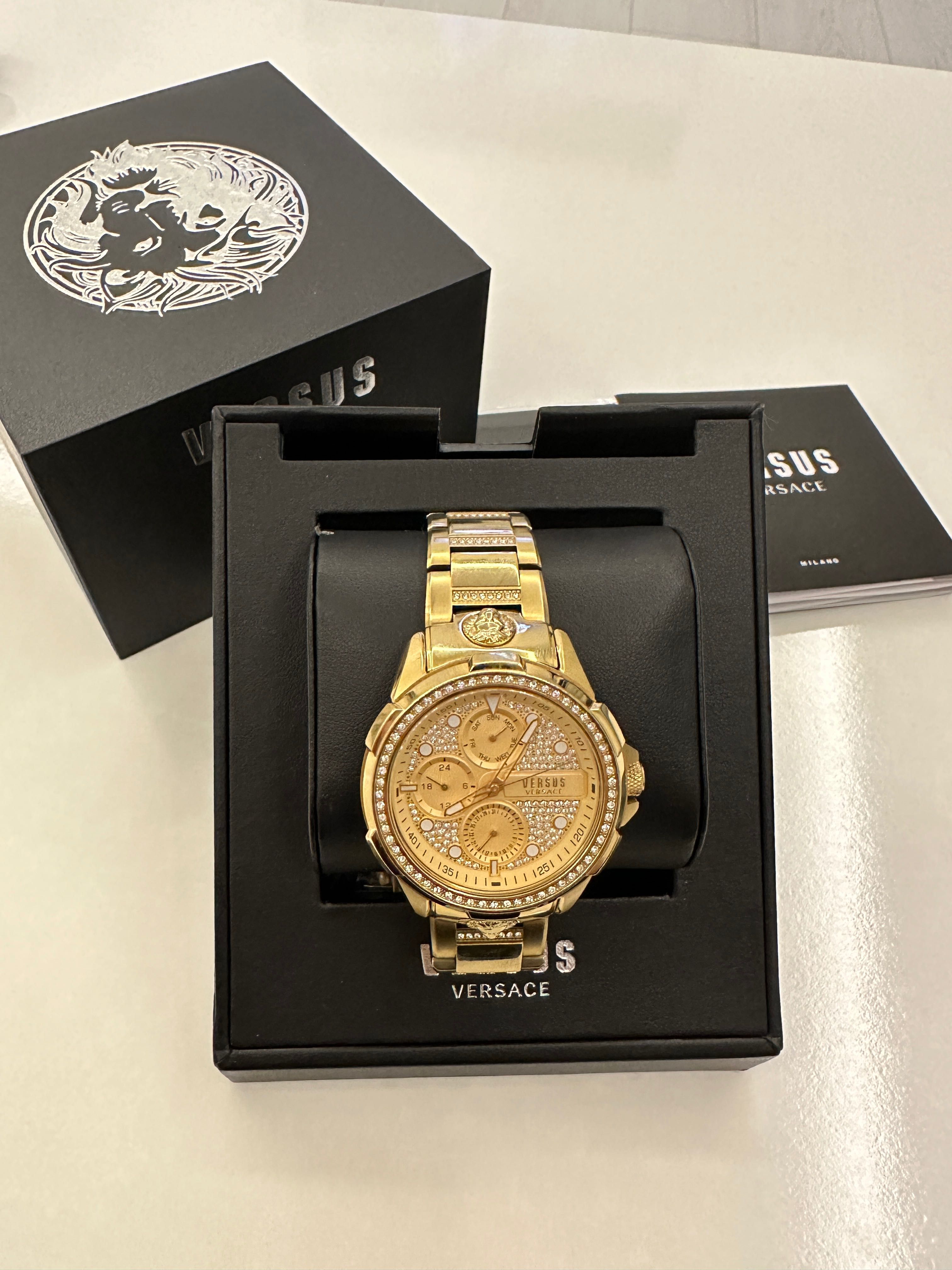 Оригинален часовник Versace с кристали!