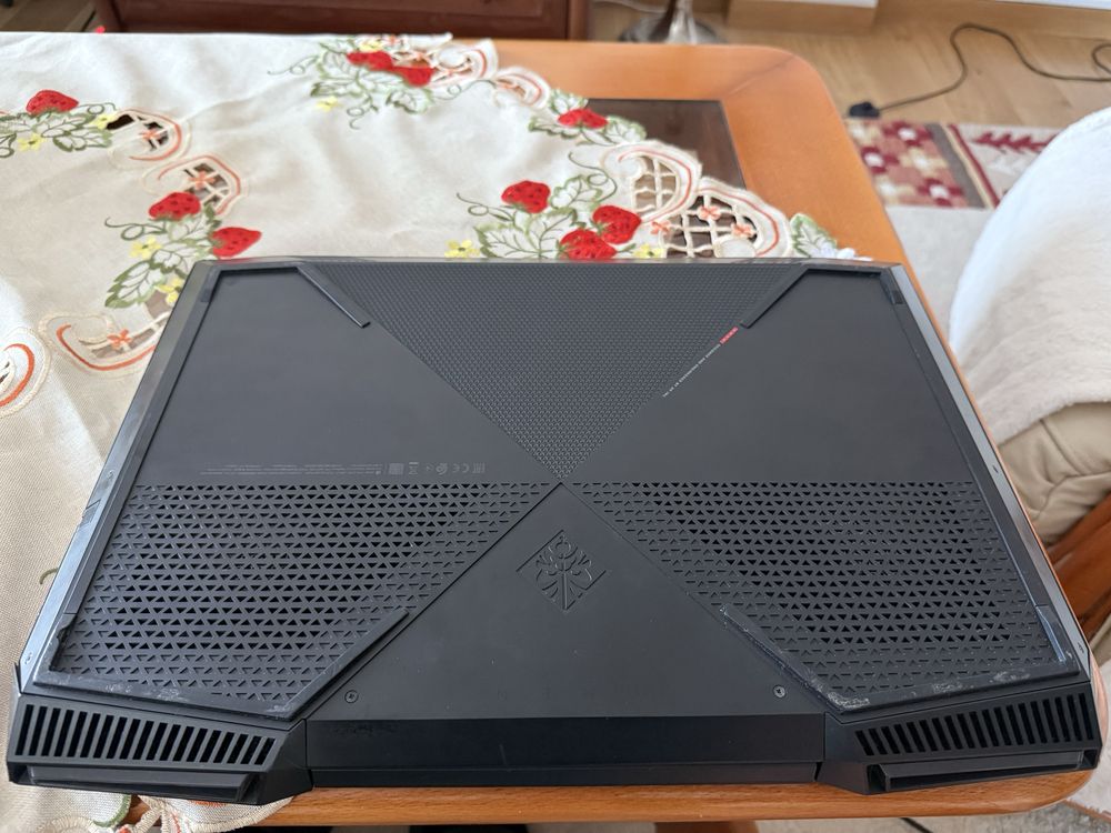 Продавам HP OMEN 17 17.3" Intel® Core™ i5 GTX 1060 Gaming Laptop