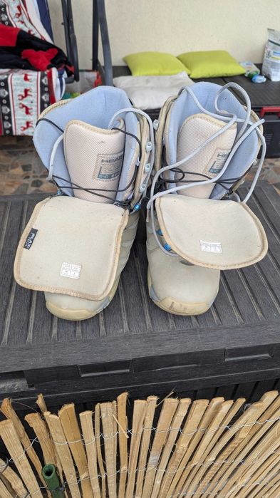 Vând placa snowboard de 145 Rossignol și boots Head mărime 40