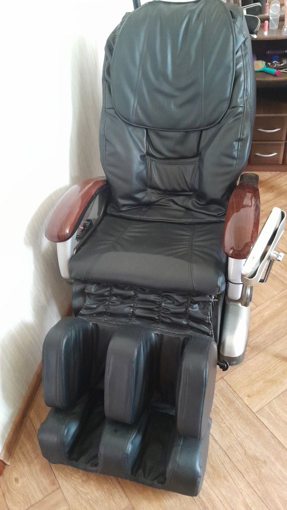 Продам массажное кресло срочно