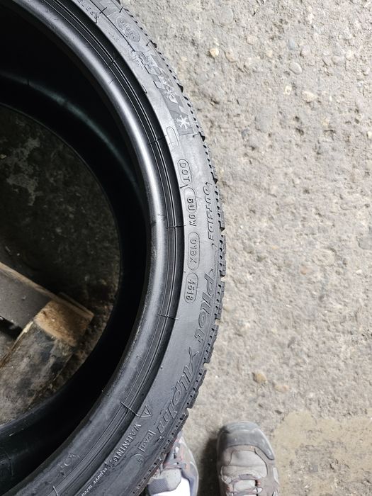 2 anvelope iarna 265 35 19 Michelin Alpin