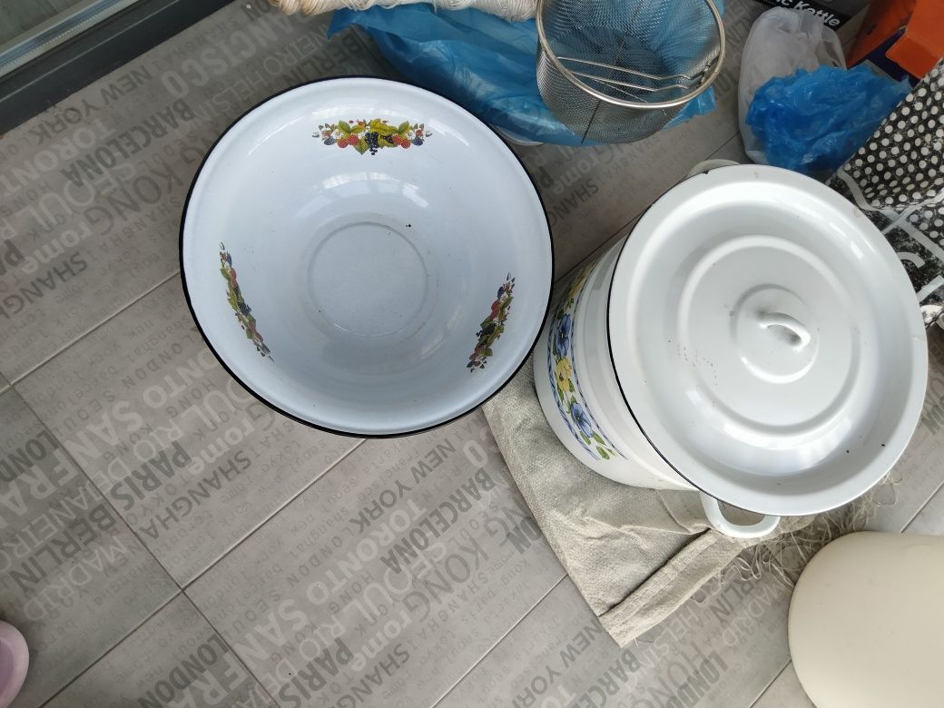 Продам кастрюль и таз эмалированный