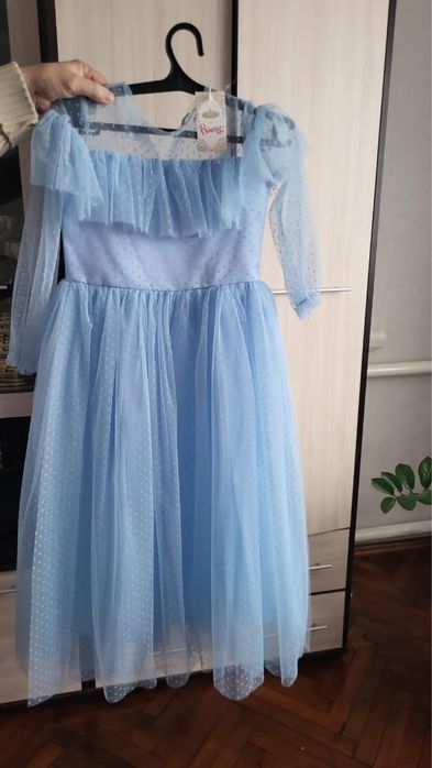 Продам платья на девочку от 3 до 12 лет