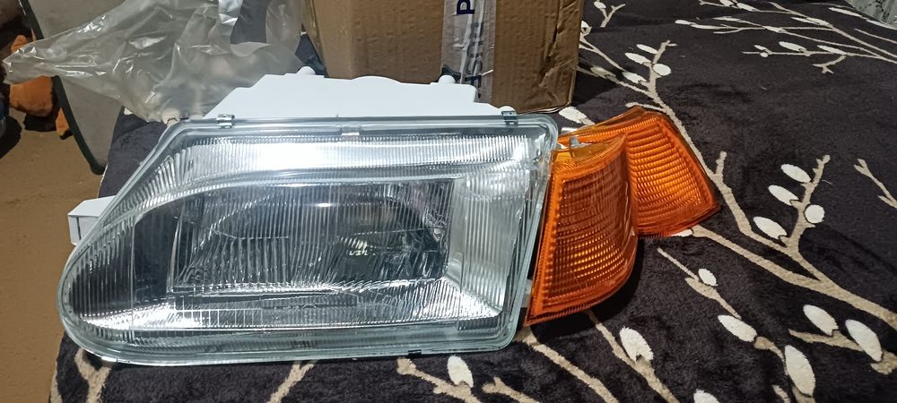 Продам новую фару с повартниками ваз 2114