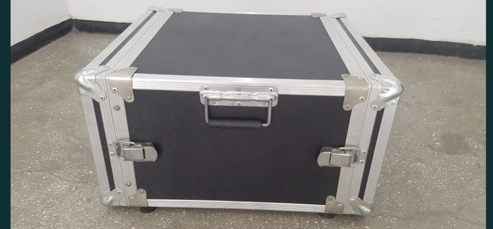 Valize transport retelistica cabluri mixer procesor drona microfon