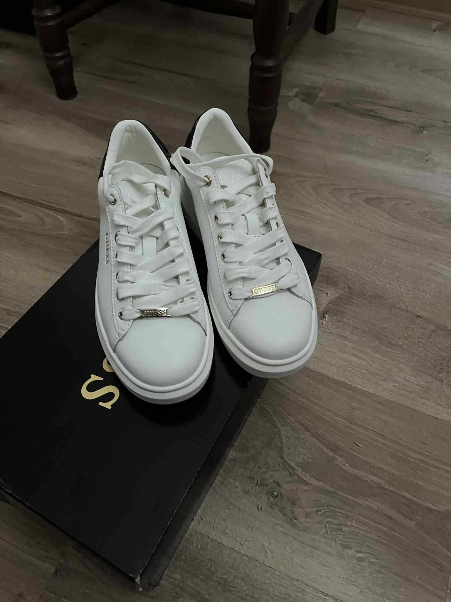 Нови маратонки GUESS