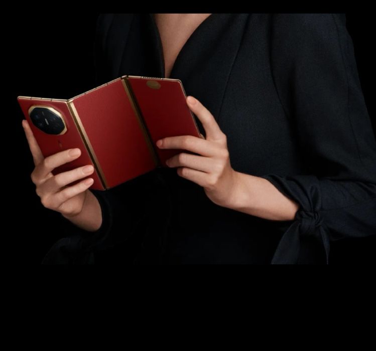 Huawei mate xt tri fold