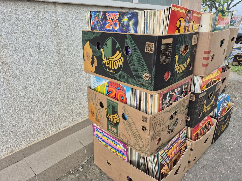 Vând Lot 1000LP Discuri Vinil colectie de muzica usoara mixta cu filme