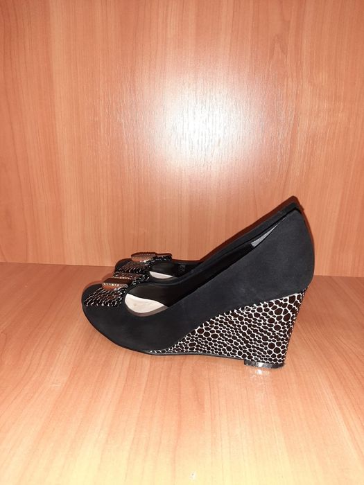 Продам женские туфли