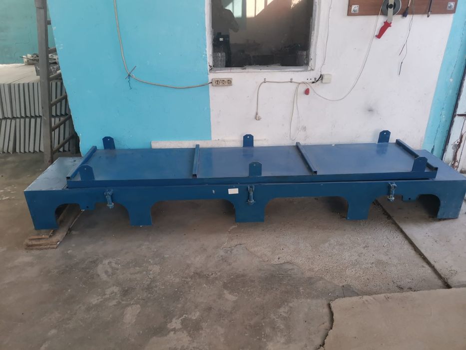 LONGIS - Masina Mobilă pentru vibrat Placi, Stalpi Gard, Spalieri Vie