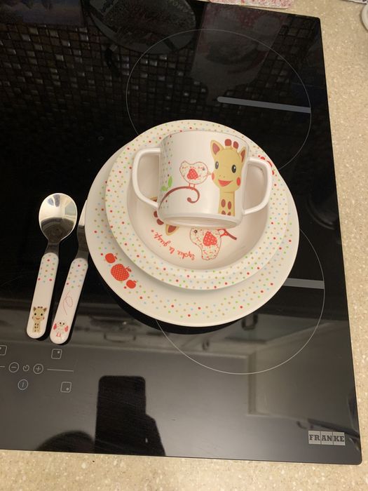 Set masa bebelusi girafa Sophie farfurie bol cana si tacamuri