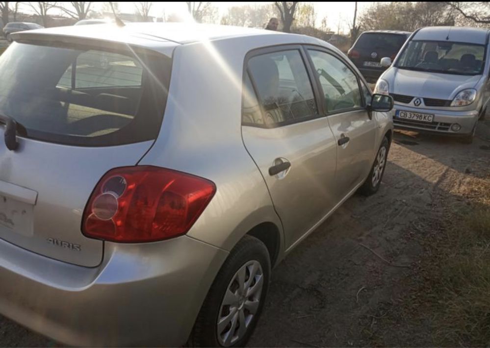 Toyota Auris 1.3 на части