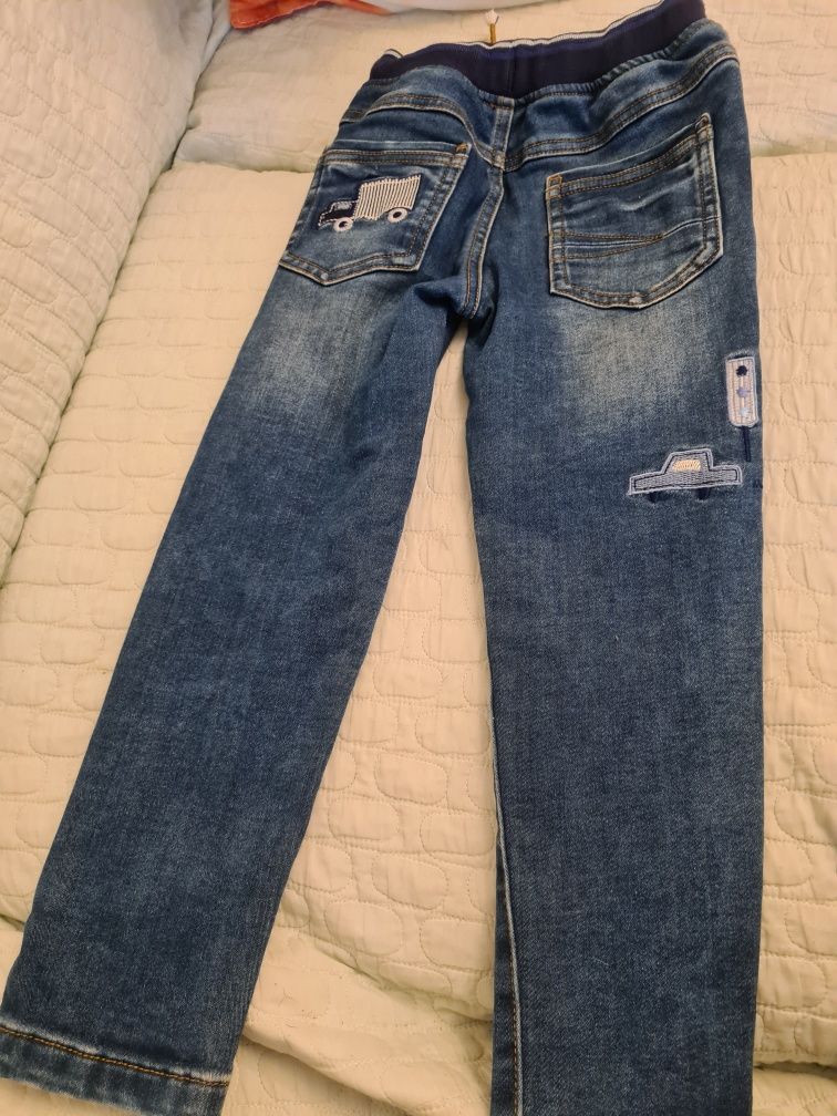 Продам джинсы NEXT 3-4  года